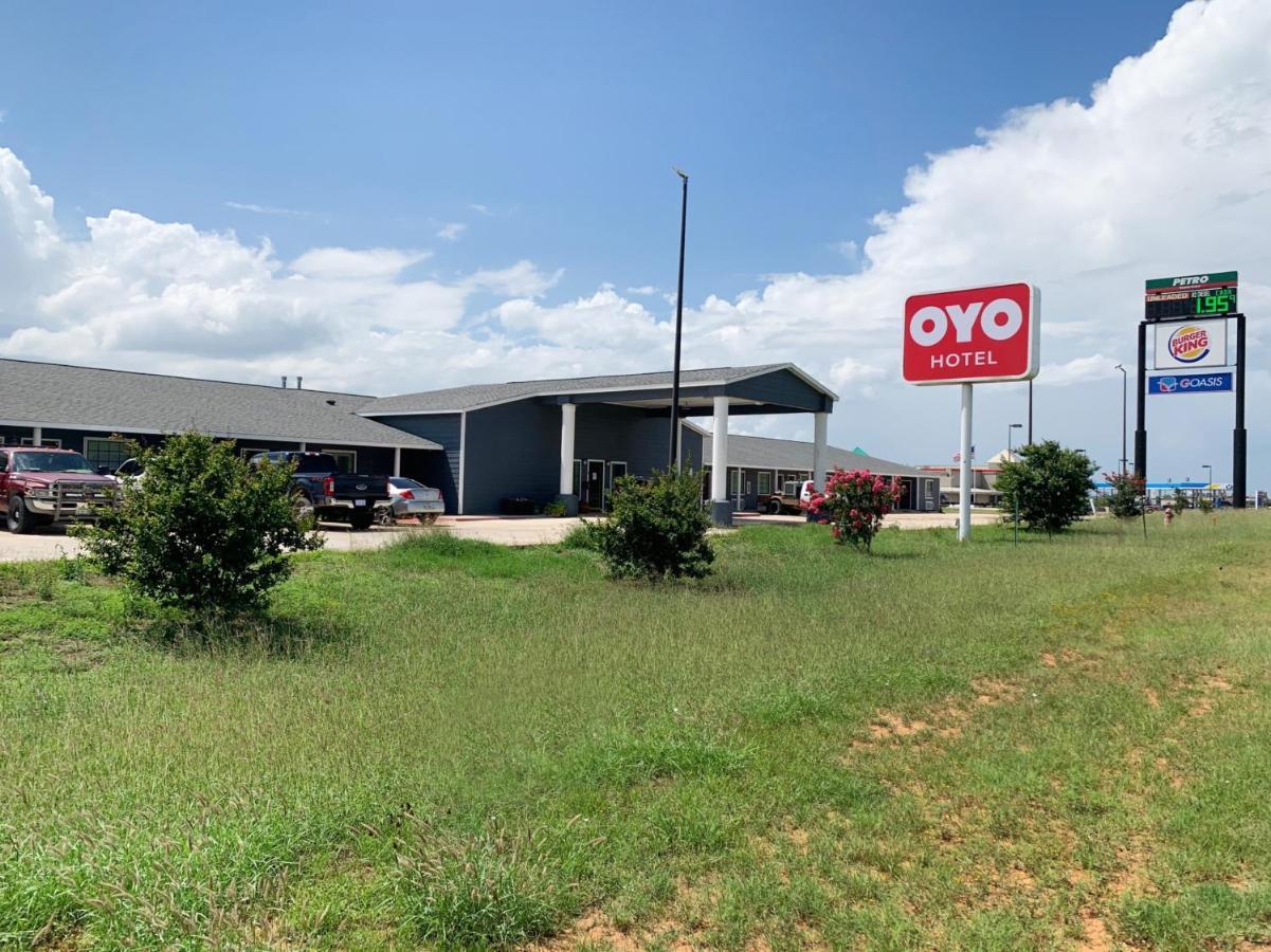 Oyo Hotel Pearsall I-35 West Екстер'єр фото