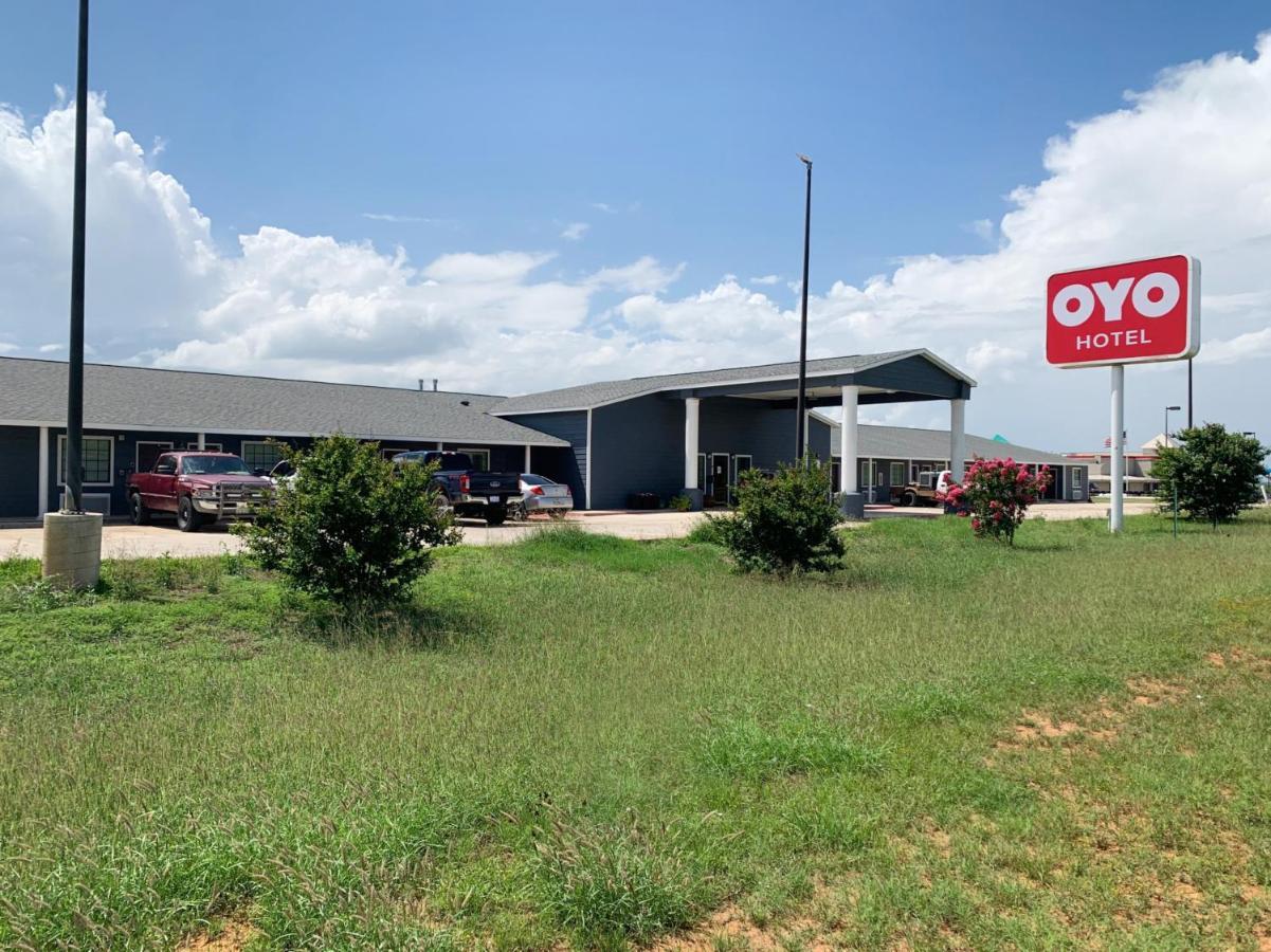 Oyo Hotel Pearsall I-35 West Екстер'єр фото