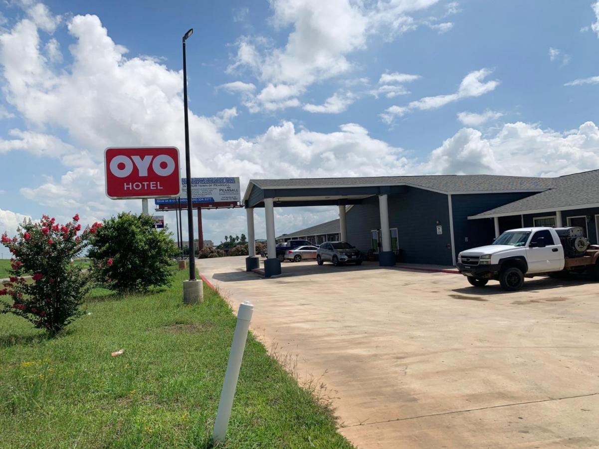 Oyo Hotel Pearsall I-35 West Екстер'єр фото