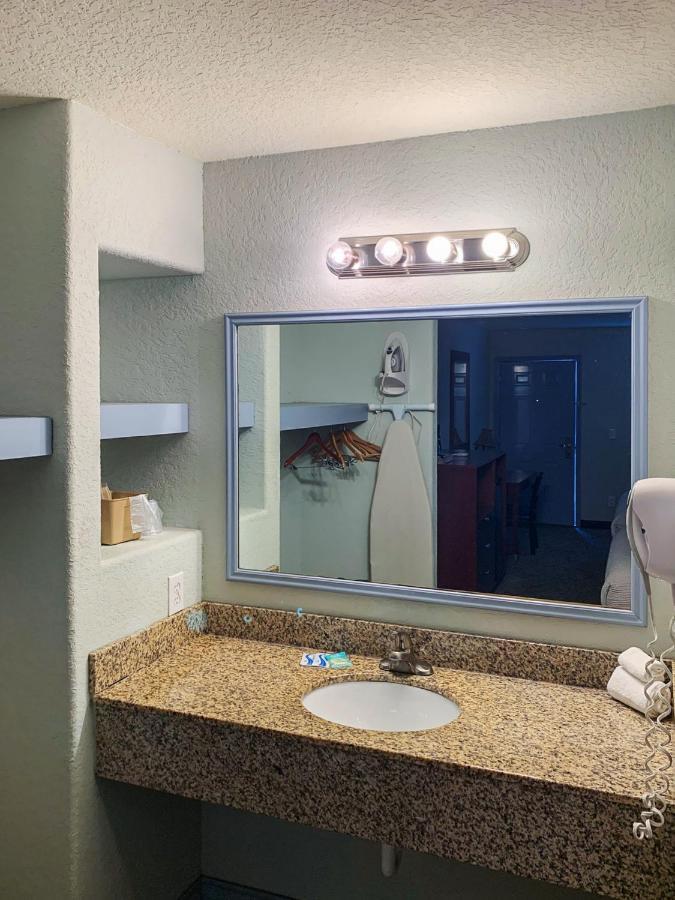 Oyo Hotel Pearsall I-35 West Екстер'єр фото
