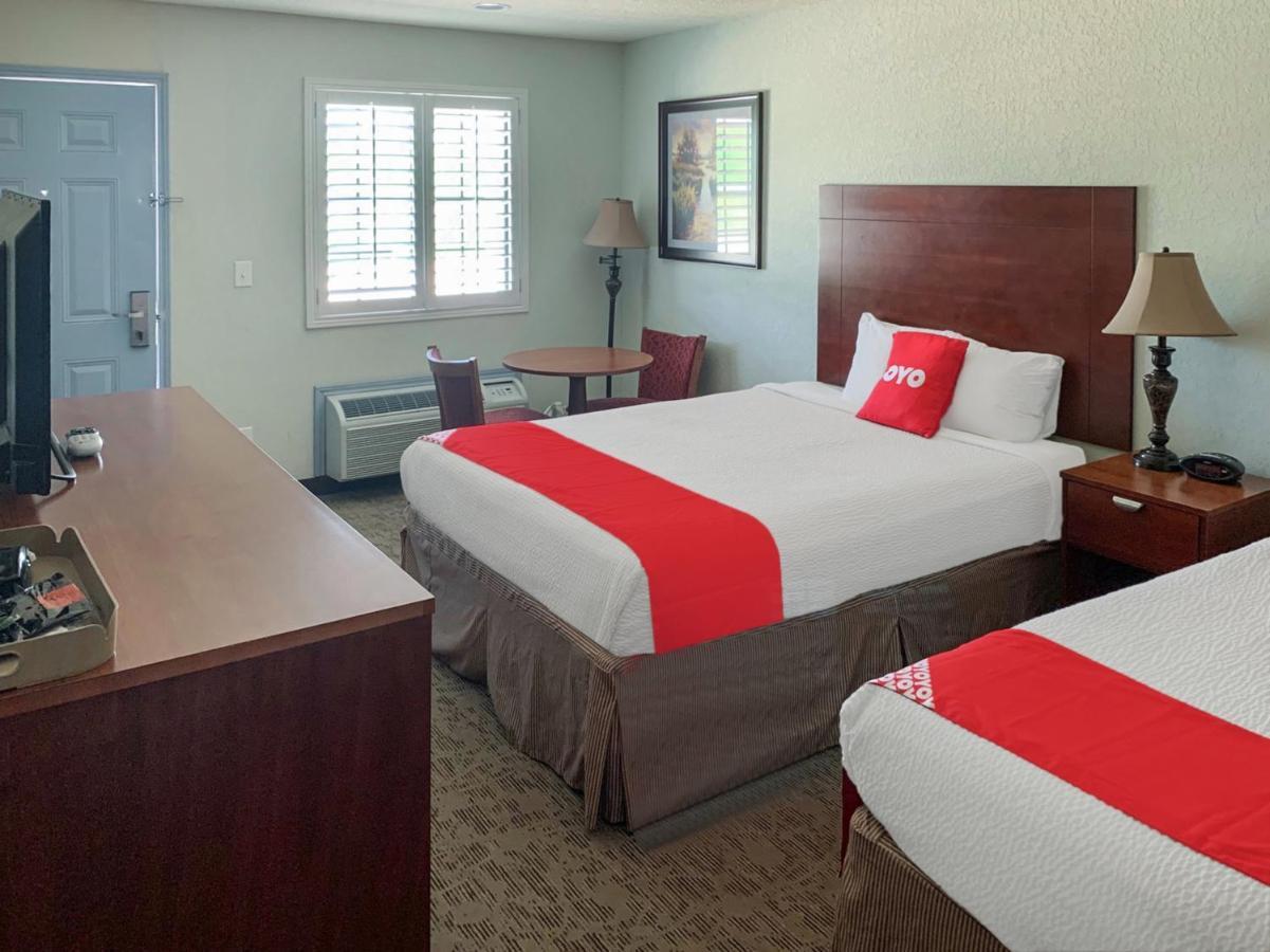 Oyo Hotel Pearsall I-35 West Екстер'єр фото