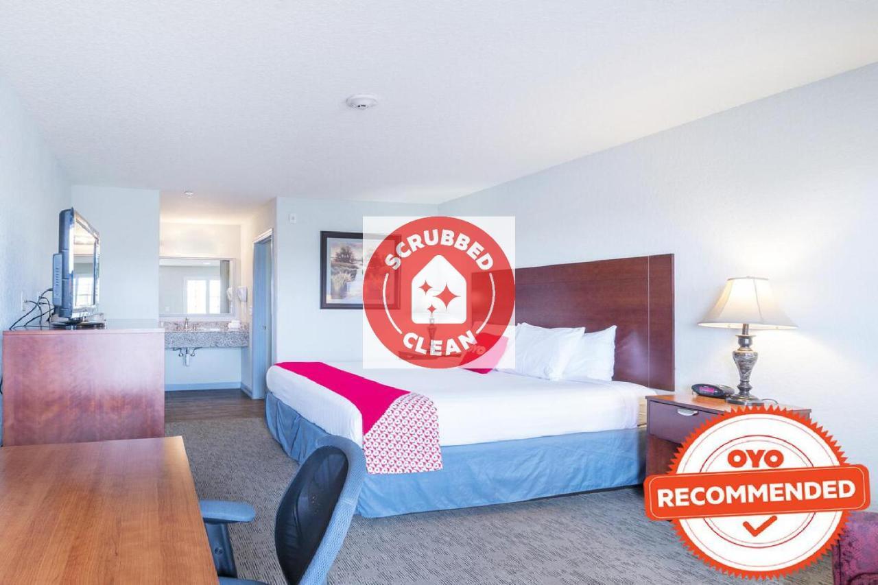 Oyo Hotel Pearsall I-35 West Екстер'єр фото