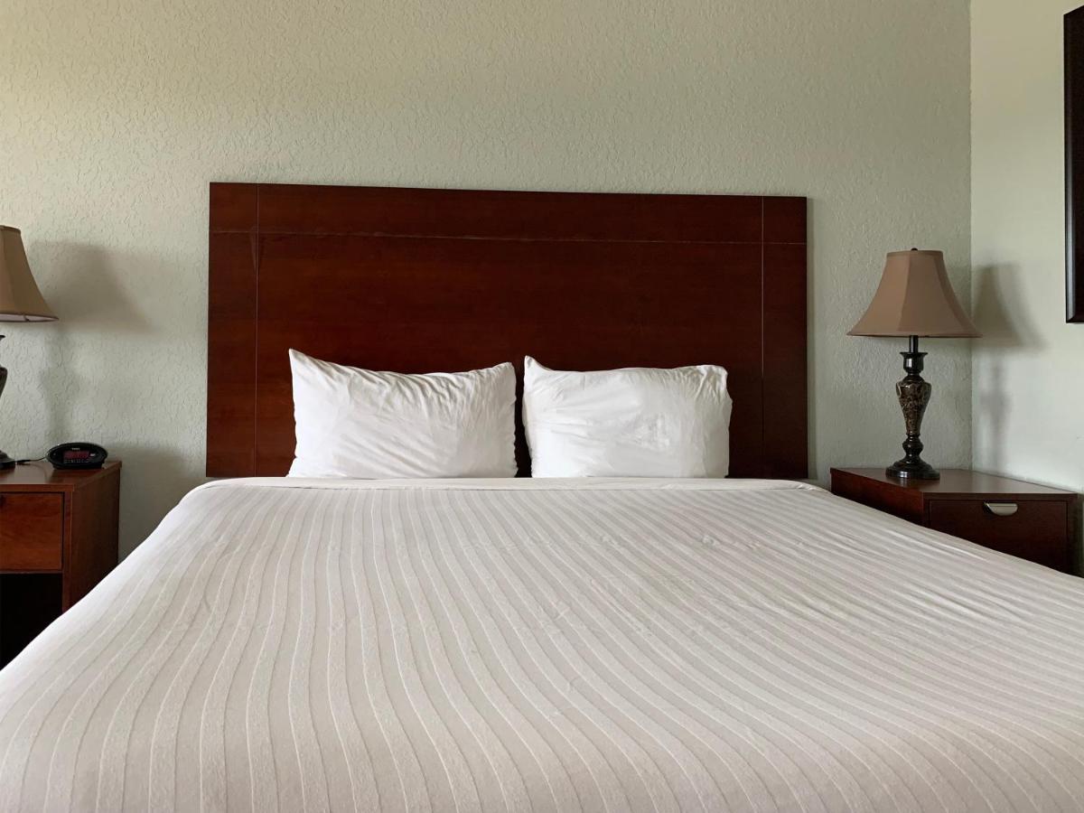 Oyo Hotel Pearsall I-35 West Екстер'єр фото