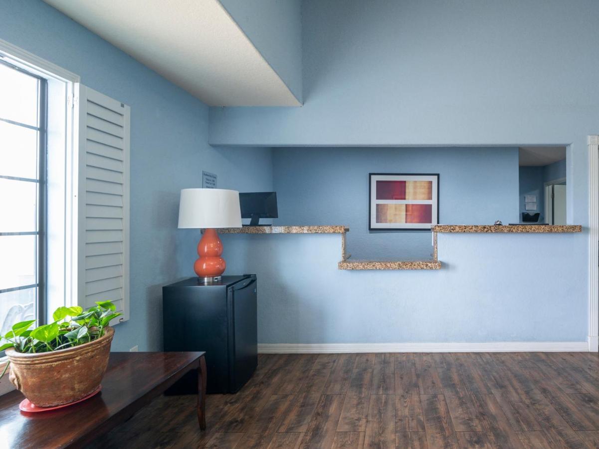 Oyo Hotel Pearsall I-35 West Екстер'єр фото