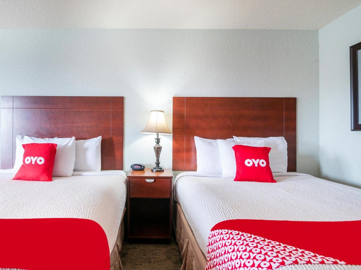 Oyo Hotel Pearsall I-35 West Екстер'єр фото