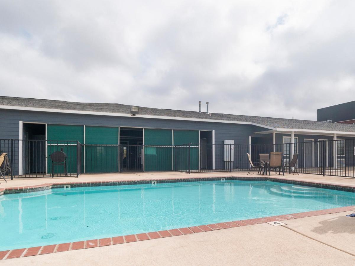 Oyo Hotel Pearsall I-35 West Екстер'єр фото