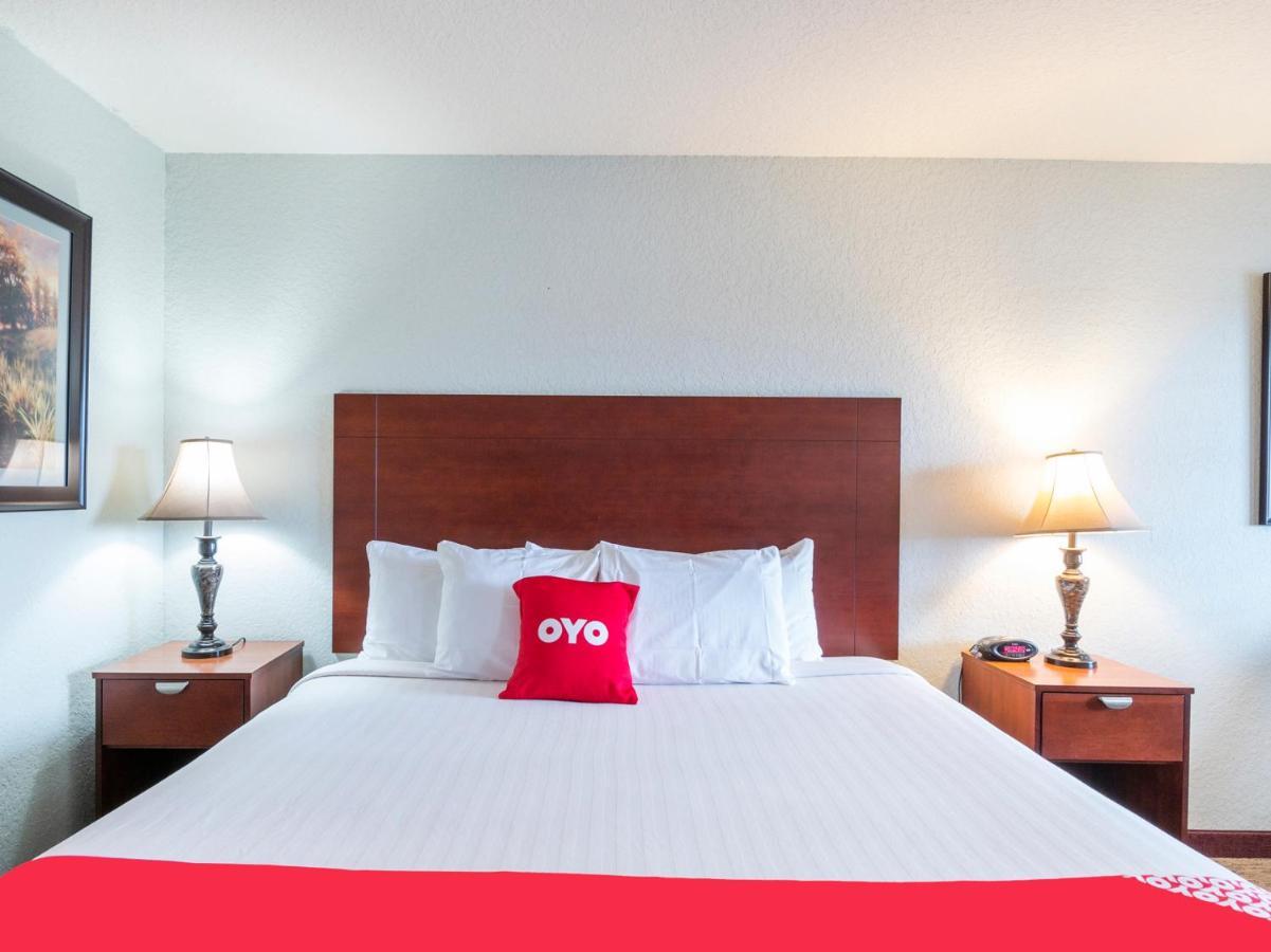 Oyo Hotel Pearsall I-35 West Екстер'єр фото