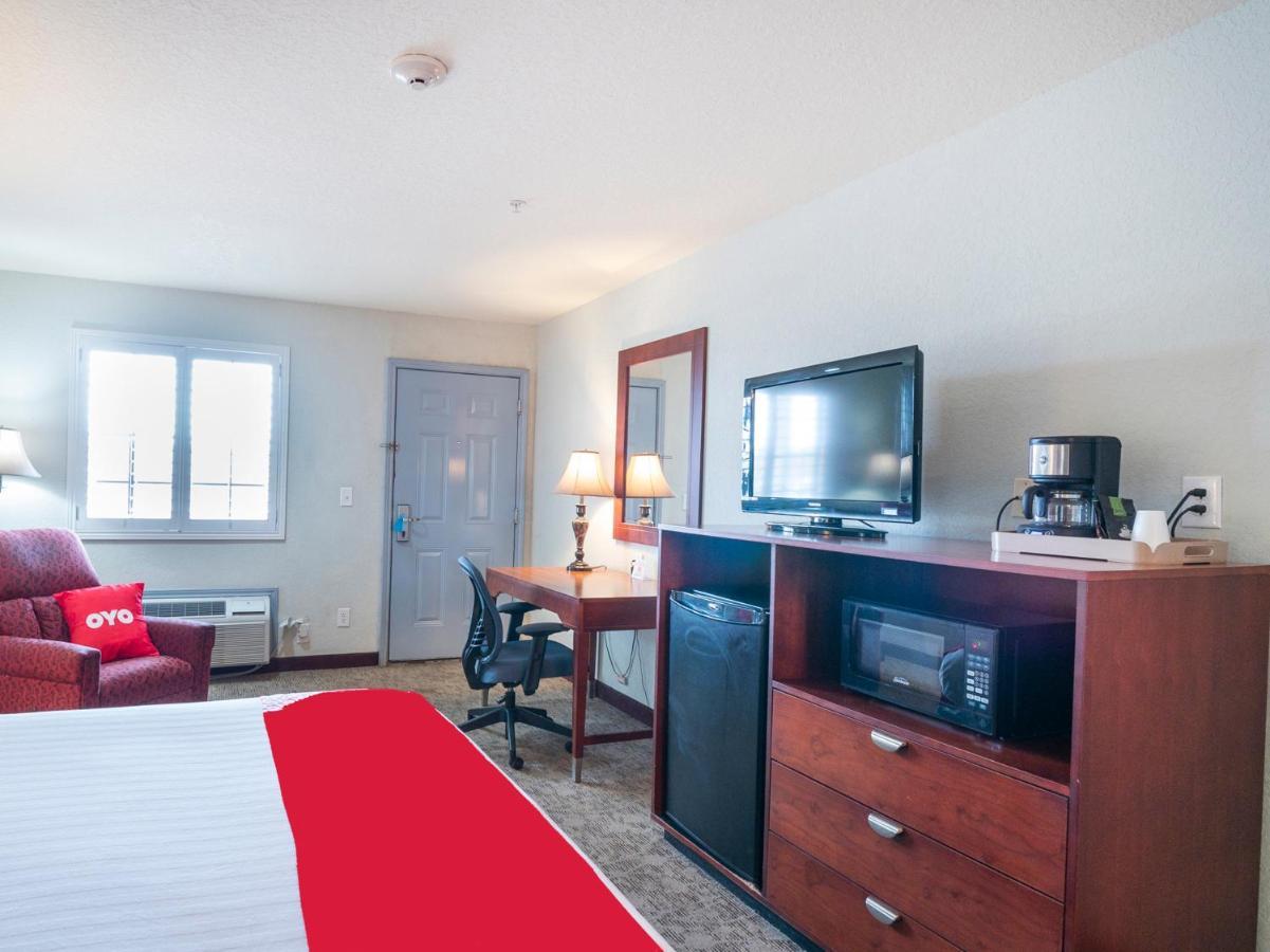 Oyo Hotel Pearsall I-35 West Екстер'єр фото