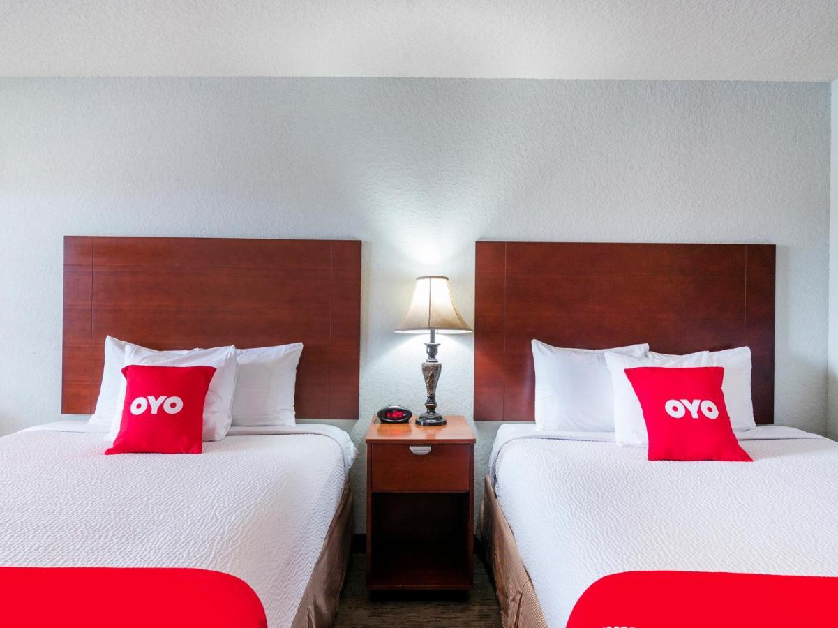 Oyo Hotel Pearsall I-35 West Екстер'єр фото