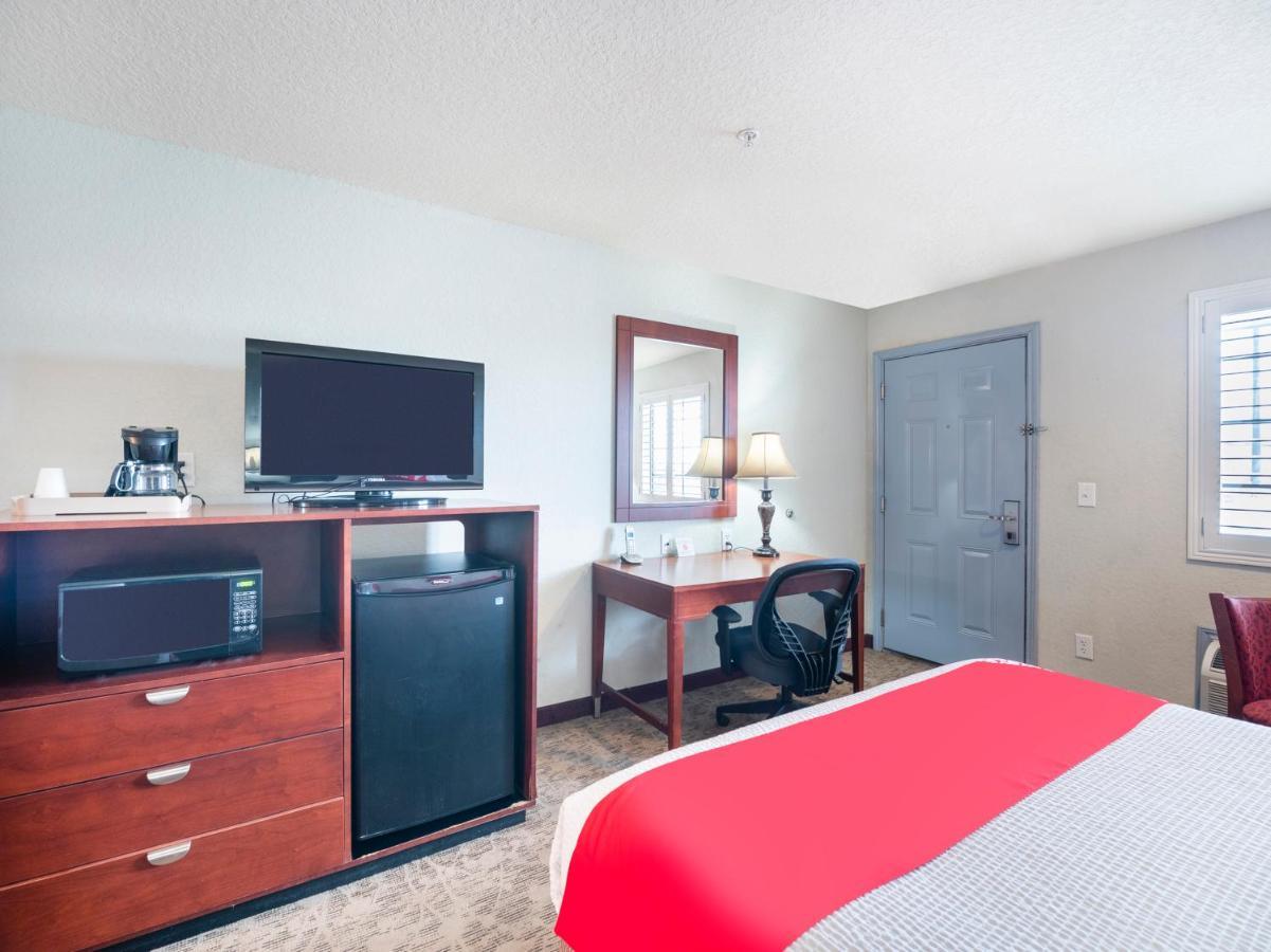 Oyo Hotel Pearsall I-35 West Екстер'єр фото