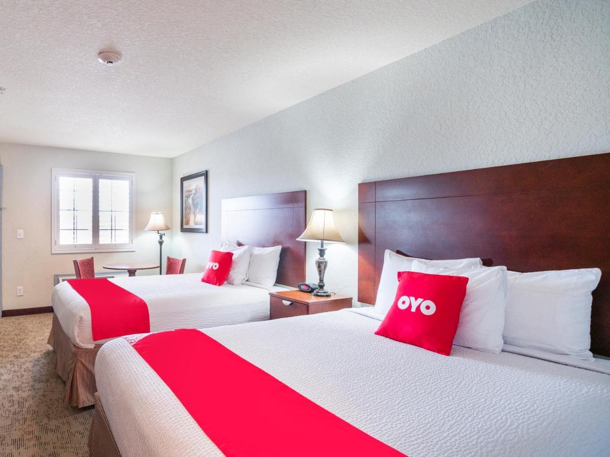 Oyo Hotel Pearsall I-35 West Екстер'єр фото