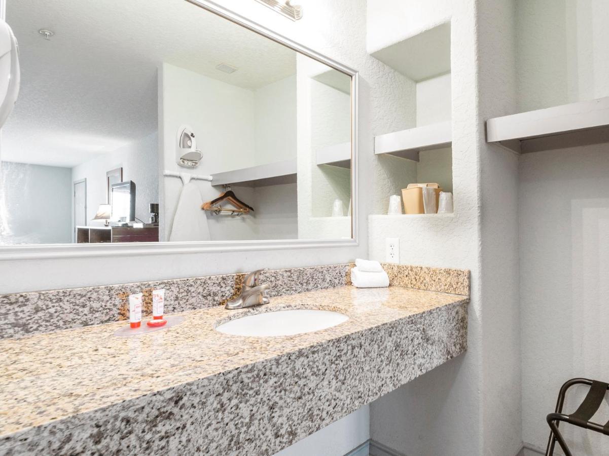 Oyo Hotel Pearsall I-35 West Екстер'єр фото